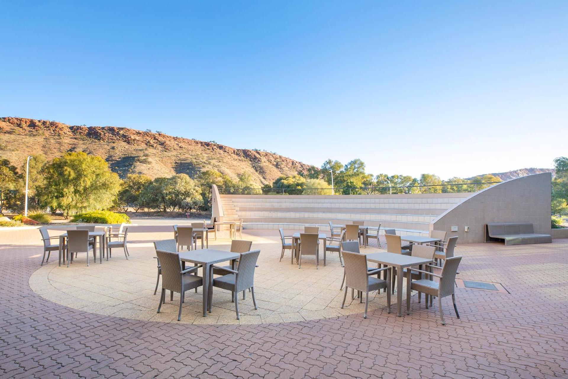 Crowne Plaza Alice Springs Lasseters, An Ihg Hotel Exterior photo